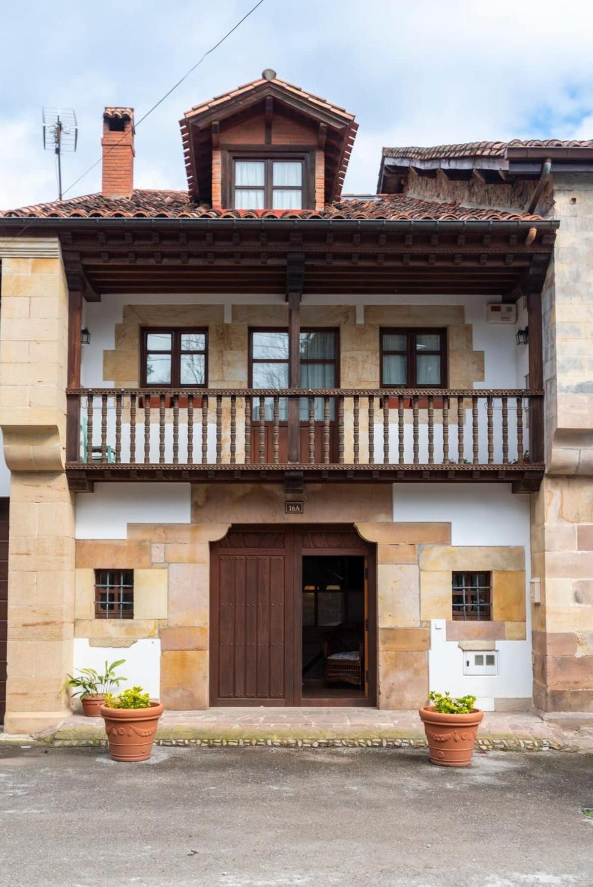 Casa Rural La Carlota Renedo De Cabuerniga Villa Exterior photo